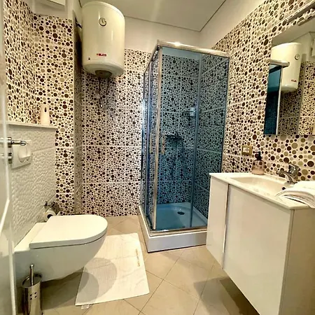 Queen's Luxury شقة تيرانا